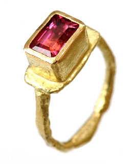 18kt gold / Pink Tourmaline on ledge ring