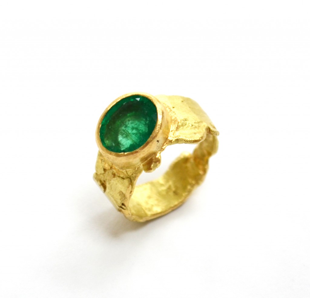 18kt Gold Emerald ring